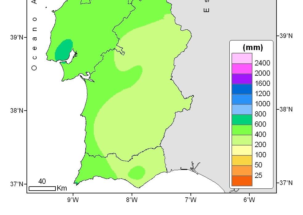 Figura 4 - Precipitação acumulada desde 1 de Setembro 2010 (esq.) e percentagem em relação à média 71-2000 (dir.) 1.