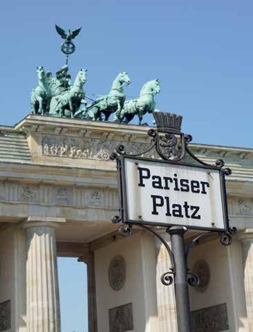 Alexanderplatz, Universidade Humboldt e Museu de Pérgamo. Tarde livre e hospedagem em Berlin.