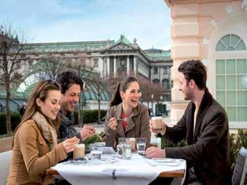 DIA 2 Sex VIENA Café da manhã e visita panorâmica percorrendo a Ringstrasse com os seus suntuosos monumentos como o Ópera, os Museu de Belas Artes e Ciências Naturais, monumento de Maria Teresa,