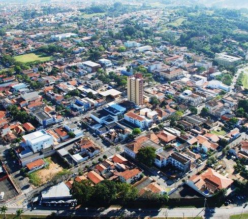 P á g i n a 14 Figura 7: Vista aérea de Jaguariúna A Cidade em Números Síntese População estimada 2014 (1) 50.719 População 2010 44.