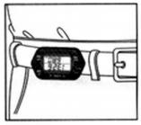 1. Aperte CALO até que o peso seja exibido na parte de cima do visor de LCD. 2. Pressione com objeto pontiagudo o botão HR / + ou MIN / - para aumentar ou diminuir o peso a ser inserido.