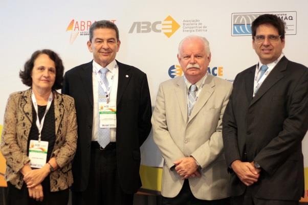Gomes da Silva, Vice Presidente da ABEN e Antônio Muller, Presidente da ABDAN foram os debatedores e