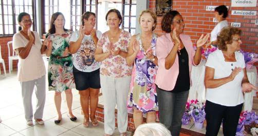 MAIO - Dia 8 reunião em homenagem às mães.