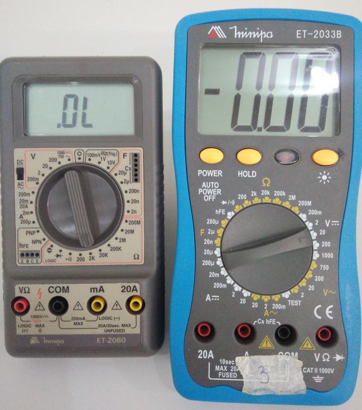 Experimento 1: Medidas Elétricas ii. Multímetro Os dispositivos que medem corrente, diferença de potencial e resistência são chamados de amperímetros, voltímetros e ohmímetros respectivamente.