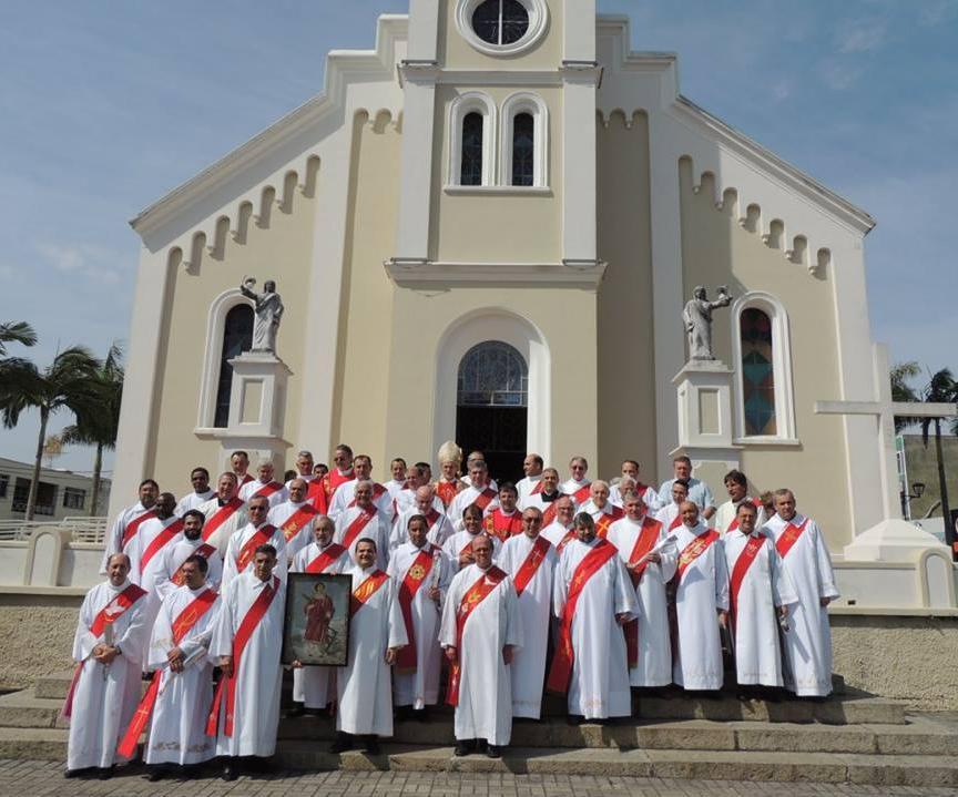 Durante a Missa que foi presidida por Dom Francisco Carlos Bah, e concelebrada pelos sacerdotes, Pe Paulo e Pe Aleixo, em comemoração à São Lourenço, padroeiro dos diáconos, os diáconos permanentes