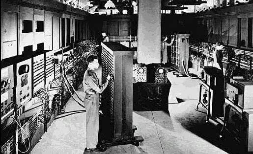 1 a Geração (1930-1958) ENIAC: Criado inicialmente para o