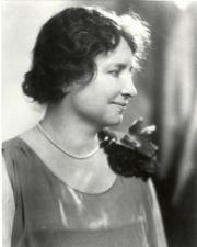 Dia de Helen Keller Em 1971, a diretoria internacional do Lions Clubes Internacional declarou que o dia 1º de junho seria lembrado como o Dia de Helen Keller.