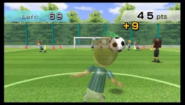 70 QUADRO 2 - DESCRIÇÃO DOS JOGOS DE EQUILIBRIO DO WII FIT PLUS JOGO DESCRIÇÃO OBJETIVO Soccer Heading Sobre o WBB realizar transferência de peso