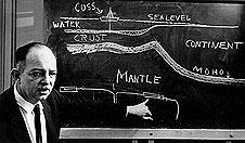 CONVECÇÃO DO MANTO - Holmes (1931 e 1944) ressuscitou a idéia de convecção do manto proposta por Ampferer, sugerindo que o interior da Terra estaria em estado pastoso e sujeito a lentos movimentos de