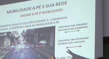 Mobilidade Humana para um Brasil Urbano Exercício da Cidadania Ativa: justiça em episódio de queda na calçada Em outubro de 2015, a presidente da Comissão Técnica de Mobilidade a Pé e Acessibilidade