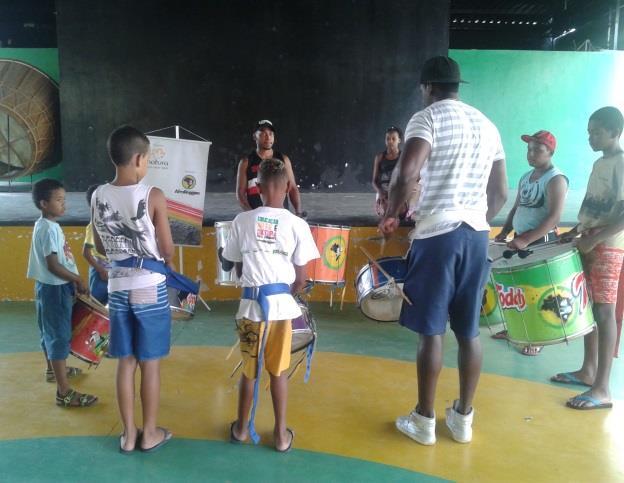Percussão Por meio dos rítmos afro-brasileiros contribuir para o desenvolvimento da coordenação motora dos participantes,  Dança Trabalhar