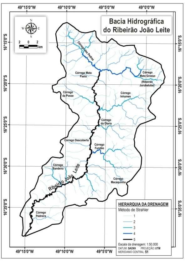 344 Previsão de Vazão na Bacia... Figura 2. Distribuição da precipitação pluvial media mensal (1973/2007) na bacia hidrográfica do Ribeirão João Leite.