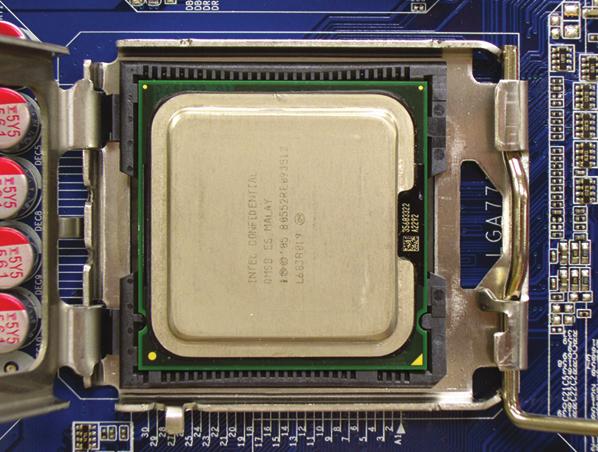 Alavanca do socket para a CPU Etapa 1 : Levante completamente a alavanca do socket da CPU