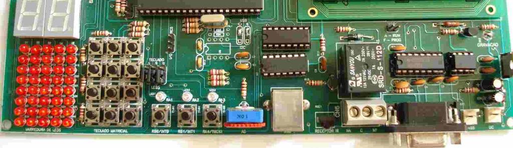 Gravação ICSP Kit PICLAB16F877A ou PICLAB18F442 Microcontrolador PIC16F877A ou PIC18F442 Comunicação serial AD Display de 7 segmentos Display LCD Infravermelho Controle de velocidade de motor