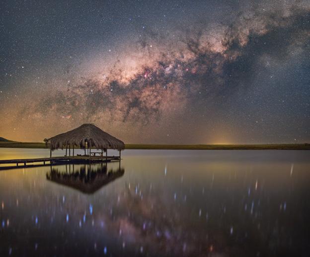 vida de fotógrafo Fotos: Carlos Fairbairn Acima, foto da Vila Láctea refletida no lago produzida com uma lente 24-70 mm a partir de duas exposições sequenciais, uma para o céu e outra para a
