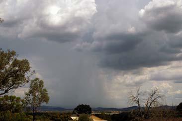 Precipitação: é o processo pelo qual a água condensada na atmosfera atinge a