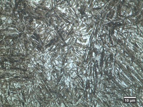 103 M B Figura 4.7. Ataque com nital 2%. Ampliação 1000x. Condição 7 (850 ºC / 286 ºC / 300 s).