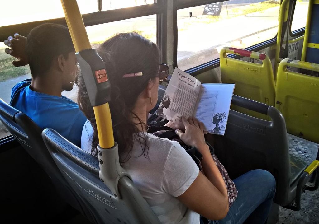 VIAGEM LITERÁRIA Entre as ações de democratização do acesso ao livro e à literatura, destaca-se o projeto Viagem Literária, projeto que começou em 2015 com o