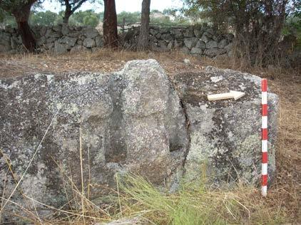 Património Tipologia Lagar Cronologia Indeterminado Arqueológico Conservação Mediana Afloramento granítico sub-quadrangular, com a face superior afeiçoada.