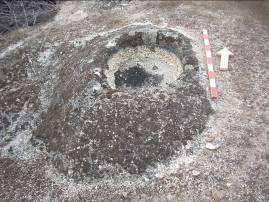 Património Tipologia Pia Cronologia Idade Média (?) Arqueológico Conservação Bom Pia escavada em afloramento granítico, de formato ovalado.