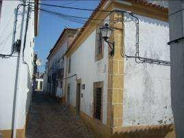 VIII Arqueológico Conservação Bom Edifício de planta rectangular e dois pisos. No andar superior existem quatro janelas, sendo que duas são laterais.