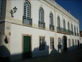 I Arqueológico Conservação Bom Sumptuoso palácio ( ) o vestíbulo, espaçoso e elegante, dá acesso a formosa escadaria, iluminada por alto e gracioso zimbório.