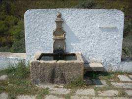 Arqueológico Conservação Bom Fonte composta por um tanque rectangular de granito.
