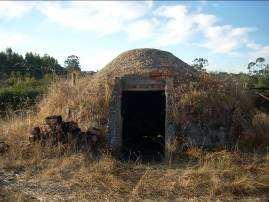 Património Tipologia Forno Cronologia Indeterminado Arqueológico Conservação Mediano Estrutura circular com cobertura em falsa cúpula. Formato relativamente cónico.