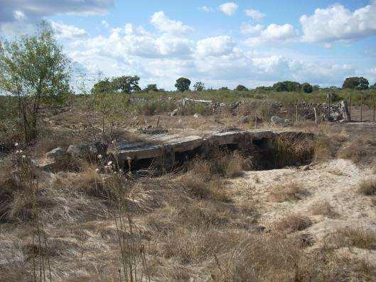 O restante acesso terá de ser feito a pé, durante cerca de 885 metros, em direcção a um afluente da Ribeira de Figueiró. Património Tipologia Pontão Cronologia Moderno/Contemp.