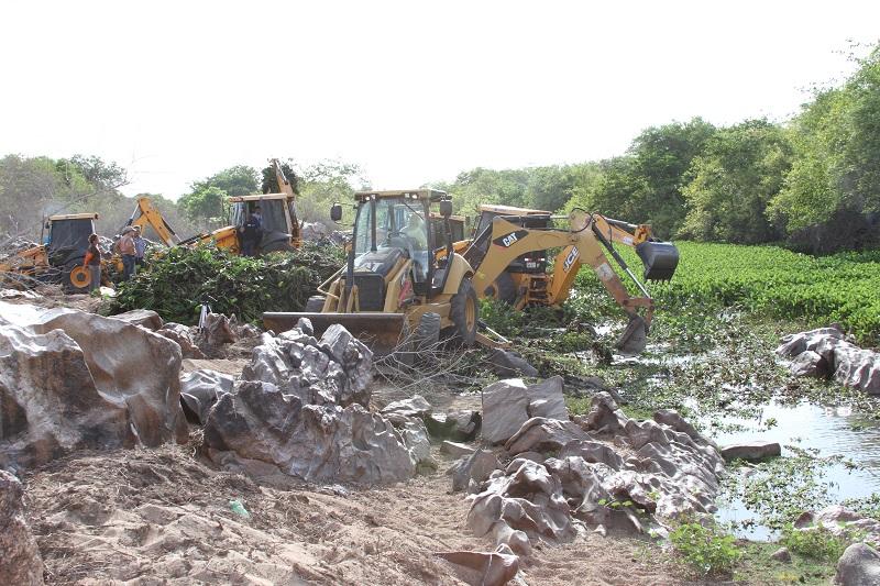 Limpeza Emergencial do Rio Piancó-Piranhas-Açu (2015) ObjeUvo: Favorecer o