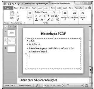 10 - ( Prova: CESPE - 2013 - PC-DF - Agente de Polícia / Noções de Informática ) Considerando a figura acima, que ilustra parte de uma janela do PowerPoint 2010 com uma apresentação em processo de