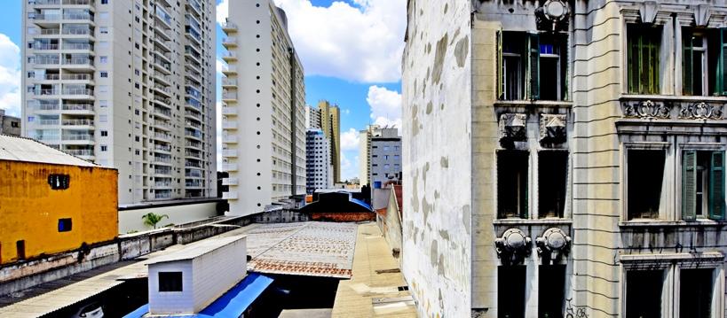 Encontramos também muitas perspectivas arquitetônicas e imagens tomadas de um ponto de vista diferente.