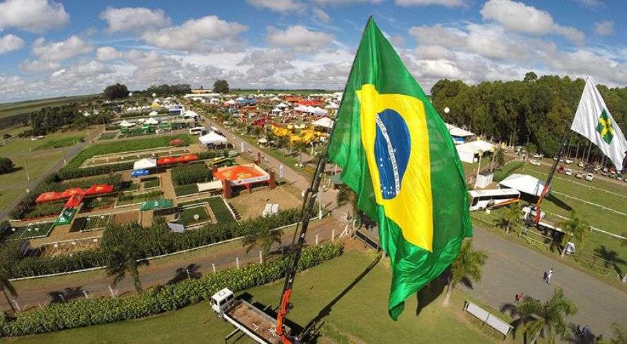 Agrobrasília A AGROBRASÍLIA é uma Feira de tecnologias e negócios agropecuários voltada aos empreendedores rurais de diversos portes