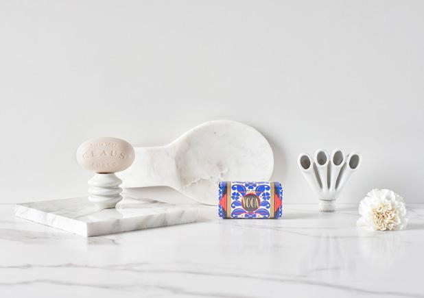 DECO Claus Porto s Deco assortment makes a bold statement, with charming, patterned labels resulting from the house s rich archives, which draw on the dramatic designs that first made Claus Porto s