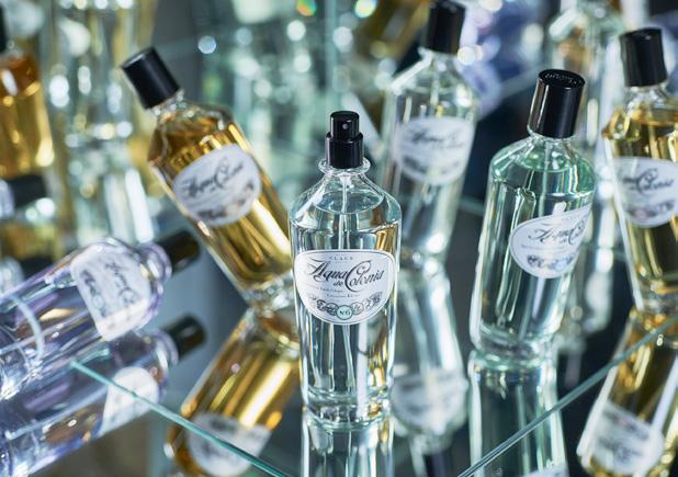 AGUA DE COLONIA Claus Porto s Agua de Colonia collection takes inspiration from the house s original scent of the same name, which was launched at the beginning of the 20th Century.