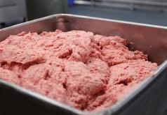 Se você estiver processando a carne de acordo com uma receita especial com outros ingredientes, a uma certa temperatura, em determinada viscosidade podemos fornecer os sistemas necessários.