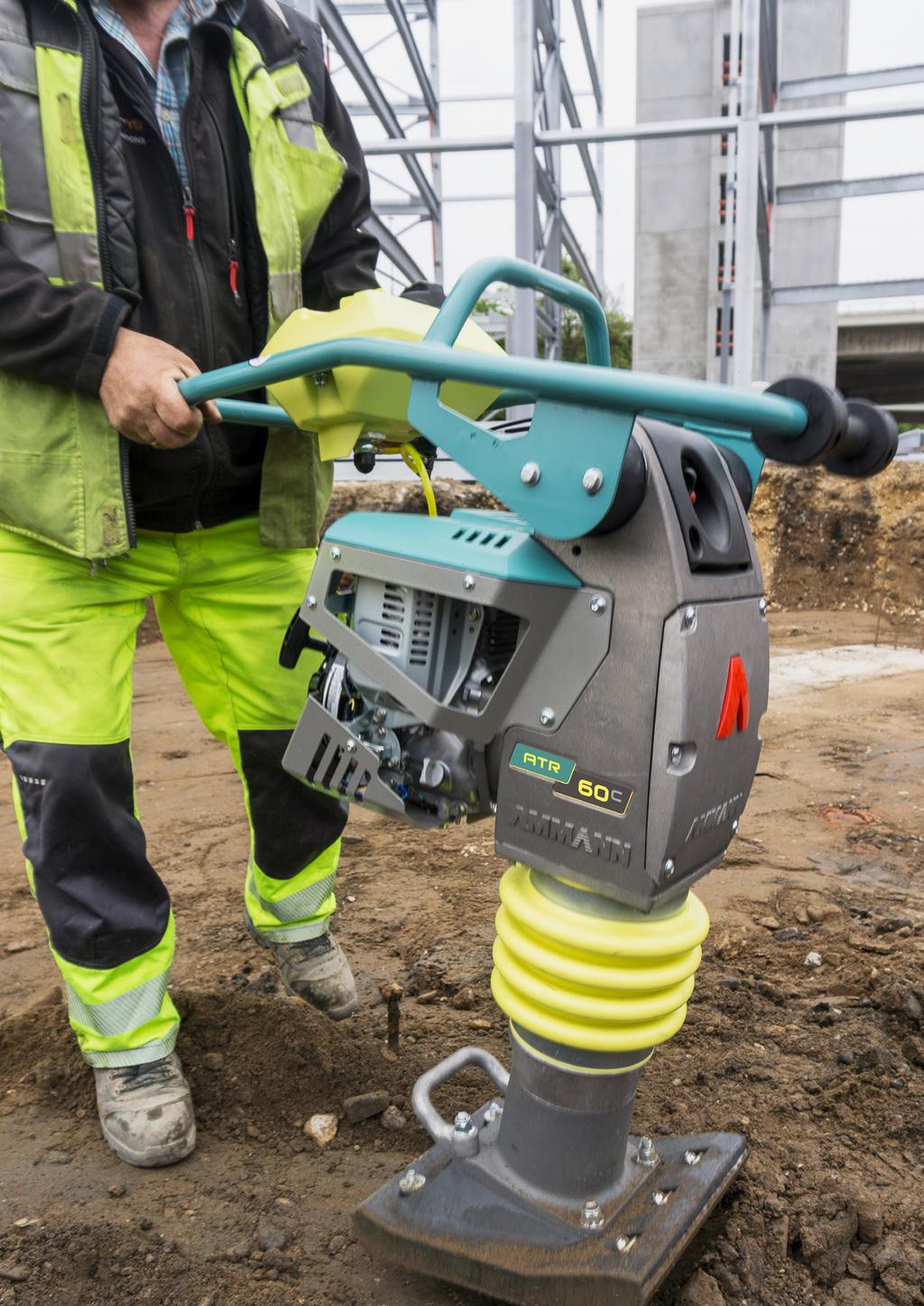 «A empunhadura otimizada fornece equilíbrio e fácil utilização dos compactadores