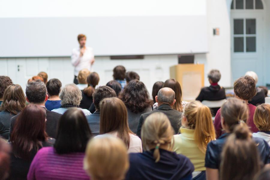 2. Acompanhamento dos alunos É fundamental o acompanhamento dos alunos na sua jornada acadêmica, especialmente com aqueles alunos que têm faltas recorrentes, problemas de inadimplência, notas baixas