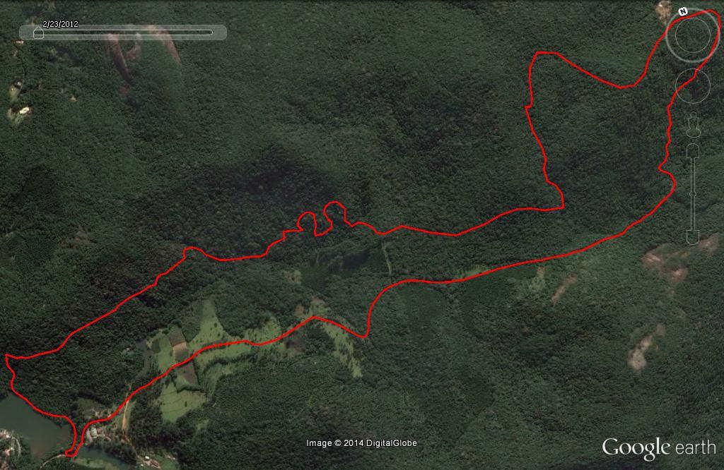 PERCURSOS TRIATHLON E DUATHLON Bike 27 km (3 Voltas de 9 km) Altimetria Total - 717 metros ascensão (239 metros por volta) O atleta inicia o pedal na estrada de terra atrás do estacionamento e segue