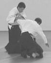 5º Kyu - Mínimo: 60 aulas e 2 Estágios HANMI HANDACHI WAZA Primeira sequência: Ryote Dori Kokyu Nage (Yoko Irimi Nage) - (Ushiro Ukemi) Migi, Hidari; Ryote Dori Kokyu Nage - (Mae Ukemi) Migi, Hidari;