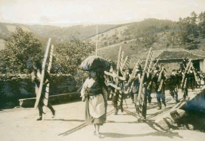 30 A CAMINHO DA APANHA DAS AZEITONAS, MONSANTO, 1938