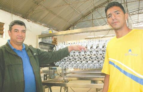 8 treinamento na fábrica Treinamento na Yamasa aprimora mão-de-obra dos clientes Céu Azul Alimentos e Granja Santa Marta são as mais recentes empresas a enviar funcionários para treinamento na