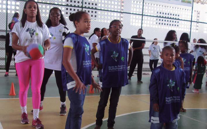 Relato de Experiência Centro de Referência Esportiva do Recôncavo da Bahia: formação de professores para atuação com Esporte Educacional Rita de Cássia Dias Pereira Alves 1 rcdias@ufrb.edu.