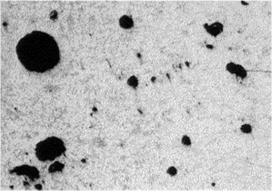 Micrografia mostrando porosidade típica em