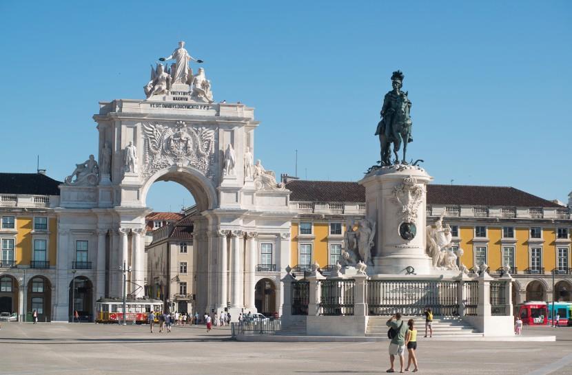 10. Porto-Lisbon-Porto Dia Inteiro Bilhete de comboio para viajar a Lisboa e visita guiada em Lisboa (meio dia).