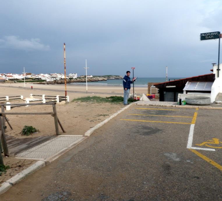 Ponto de Referência Descrição: Prego entre pedras da calçada no canto norte do