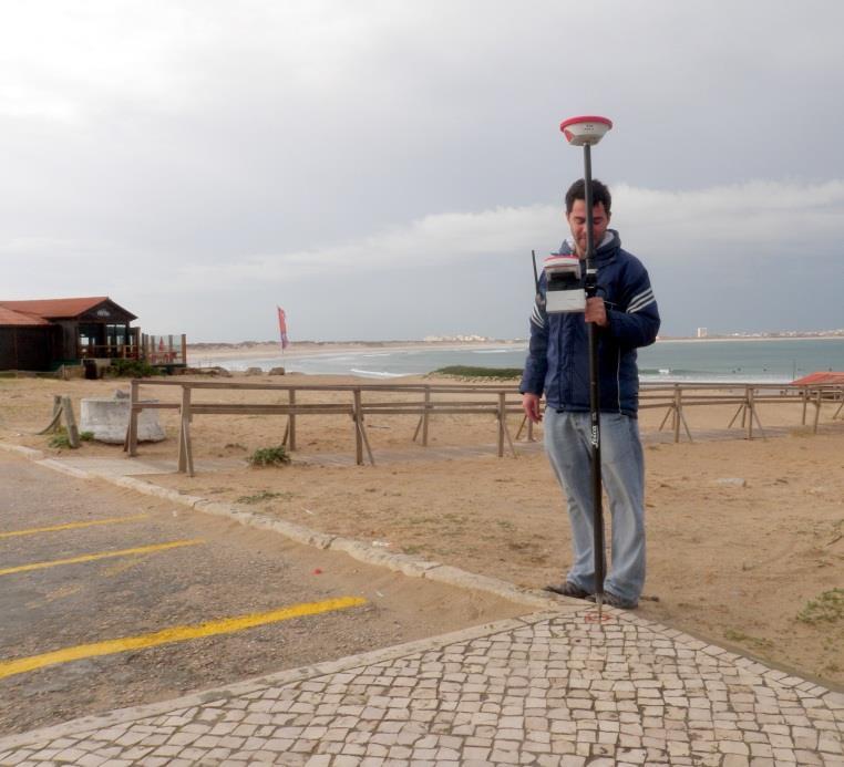 das escadas de acesso à praia. -103794.640-32191.303 8.