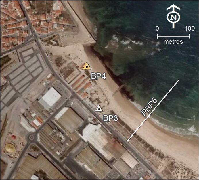 edifício amarelo da Marinha, localizado a sul do Forte de Peniche, na praia da Gambôa. -106876.884-32948.331 3.