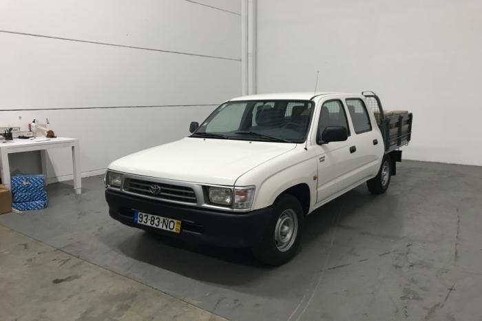 "Toyota Hilux" do ano de 1999, com cabine dupla, 210.