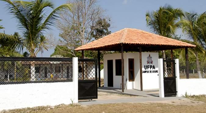 Campus Universitário do Marajó-Soure O Campus Universitário do Marajó-Soure, localizado no município de Soure, foi fundado em 1986, como um dos pólos regionais de atuação da UFPA.